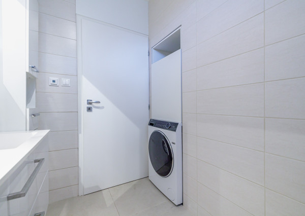 Na predaj moderný dom s terasou v Ružinove - Domové role