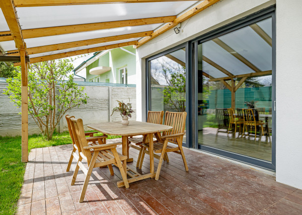 Na predaj moderný dom s terasou v Ružinove - Domové role