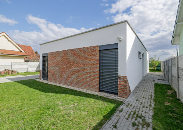 Na predaj moderný dom s terasou v Ružinove - Domové role