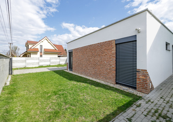 Na predaj moderný dom s terasou v Ružinove - Domové role