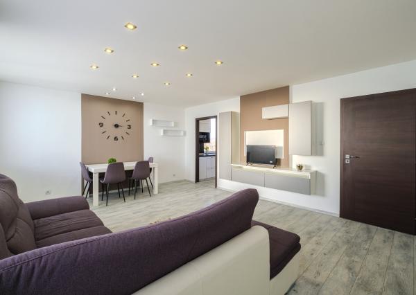 Na prenájom 3-izbový, zariadený a klimatizovaný byt v časti Košice – Jazero