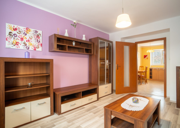 PRENAJATÉ: Na prenájom priestranný 2-izbový byt na Záhradnej ulici v Pezinku