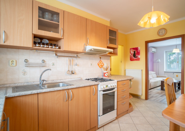 PRENAJATÉ: Na prenájom priestranný 2-izbový byt na Záhradnej ulici v Pezinku