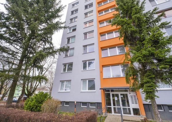 REZERVOVANÉ: Na predaj slnečný 4-izbový byt na Námestí Kráľovnej pokoja v Prešove