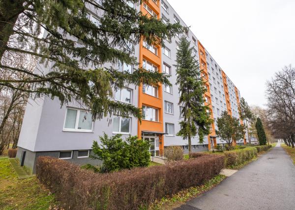 REZERVOVANÉ: Na predaj slnečný 4-izbový byt na Námestí Kráľovnej pokoja v Prešove