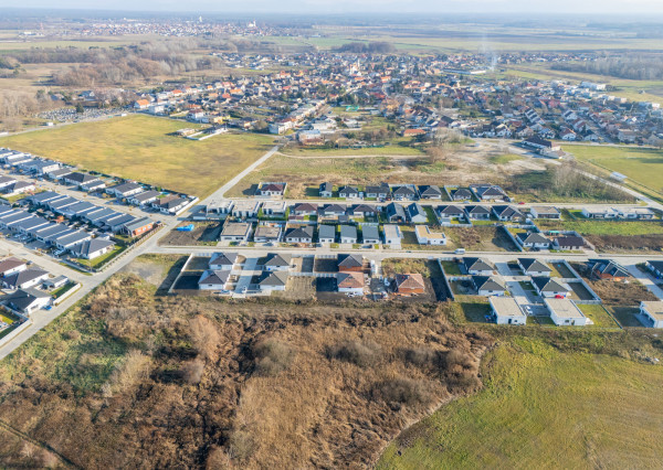 Na predaj slnečné pozemky vhodné na výstavbu rodinného domu v obci Malé Leváre