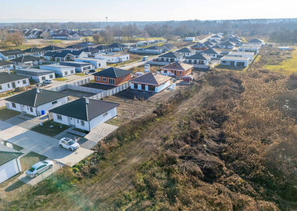 Na predaj slnečné pozemky vhodné na výstavbu rodinného domu v obci Malé Leváre