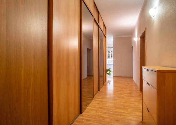 Na predaj kompletne zariadený 3-izbový byt v Trenčíne