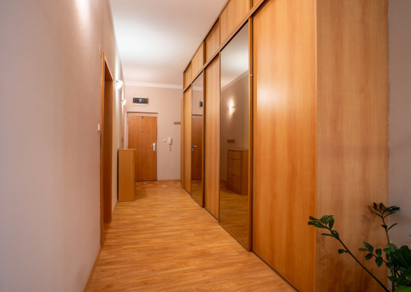 Na predaj kompletne zariadený 3-izbový byt v Trenčíne