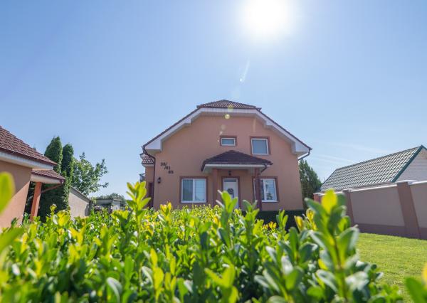 Na predaj dvojgeneračný rodinný dom s bazénom v Gabčíkove