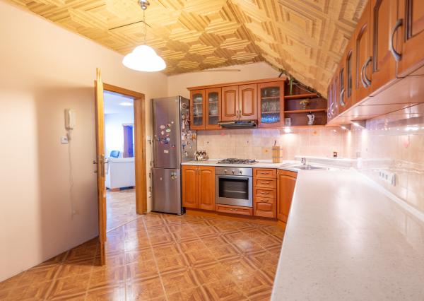 Na predaj dvojgeneračný rodinný dom s bazénom v Gabčíkove