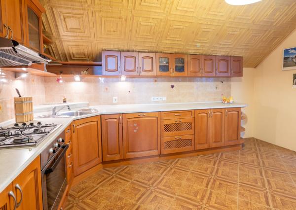 Na predaj dvojgeneračný rodinný dom s bazénom v Gabčíkove