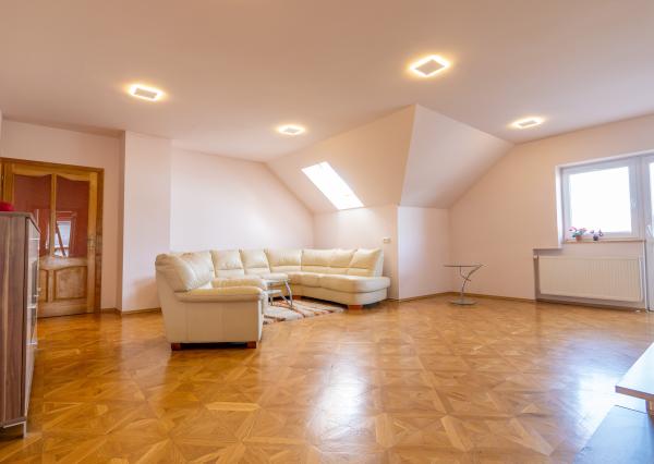 Na predaj dvojgeneračný rodinný dom s bazénom v Gabčíkove