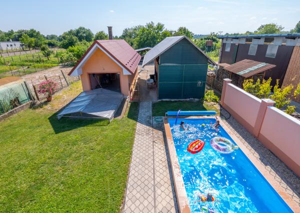 Na predaj dvojgeneračný rodinný dom s bazénom v Gabčíkove