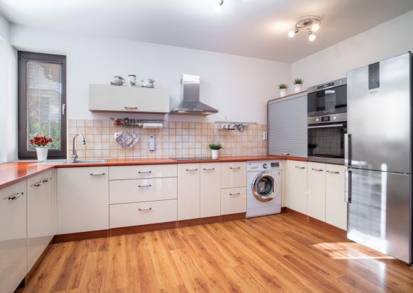 REZERVOVANÉ - Na predaj klimatizovaný 4-izbový rodinný dom s garážou a možnosťou prerobenia na 5-izbový v Senci