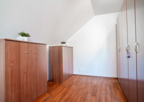 REZERVOVANÉ - Na predaj klimatizovaný 4-izbový rodinný dom s garážou a možnosťou prerobenia na 5-izbový v Senci