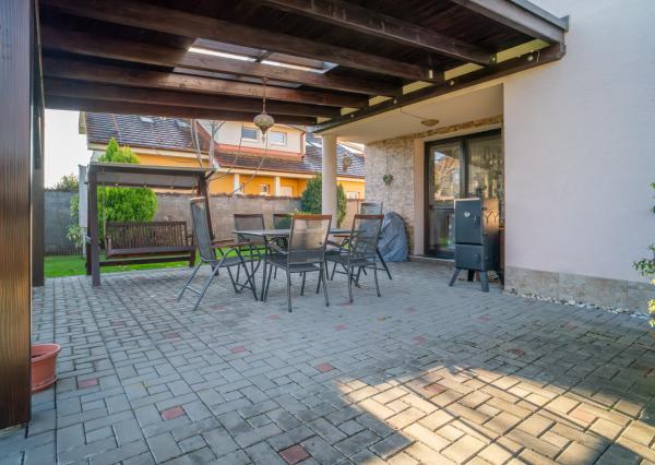 REZERVOVANÉ - Na predaj klimatizovaný 4-izbový rodinný dom s garážou a možnosťou prerobenia na 5-izbový v Senci