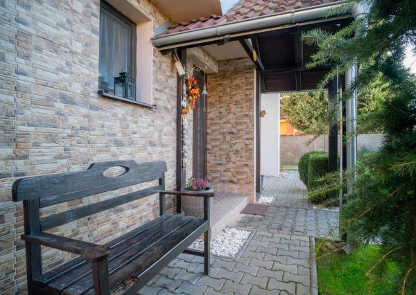 REZERVOVANÉ - Na predaj klimatizovaný 4-izbový rodinný dom s garážou a možnosťou prerobenia na 5-izbový v Senci