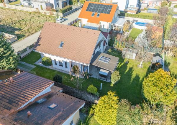 REZERVOVANÉ - Na predaj klimatizovaný 4-izbový rodinný dom s garážou a možnosťou prerobenia na 5-izbový v Senci