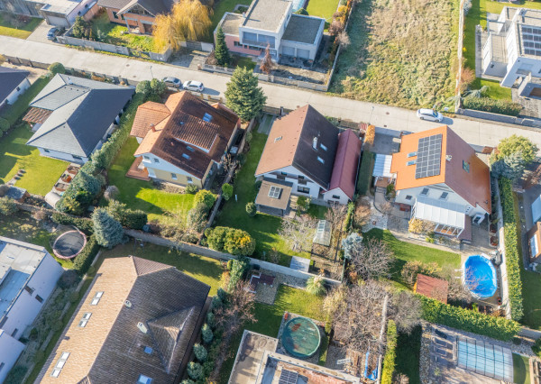 REZERVOVANÉ - Na predaj klimatizovaný 4-izbový rodinný dom s garážou a možnosťou prerobenia na 5-izbový v Senci