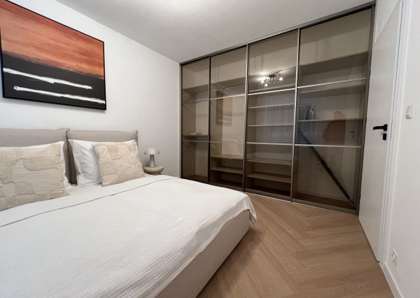 Na prenájom novostavba moderného, kompletne zariadeného 2izb bytu na Tramínovej ul. v Trenčíne.