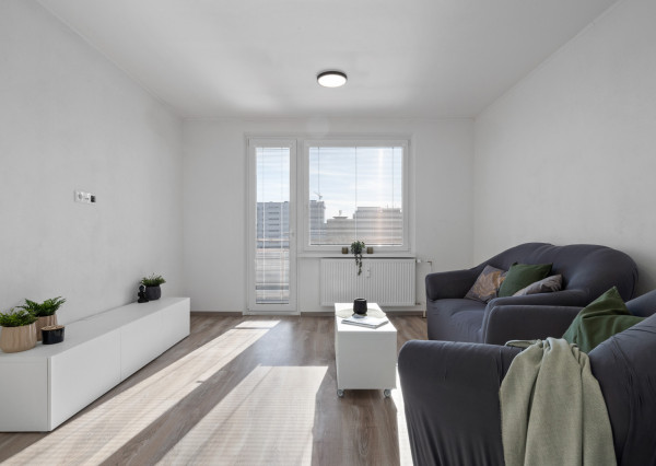 Na prenájom priestranný, moderný 2-izbový byt na Riazanskej ulici v Bratislave