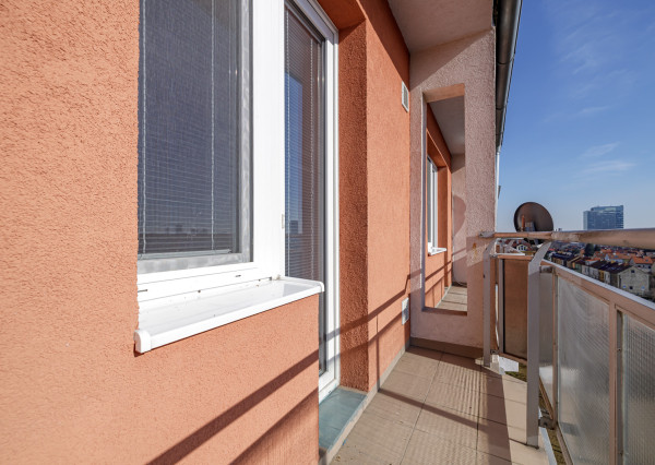 Na prenájom priestranný, moderný 2-izbový byt na Riazanskej ulici v Bratislave