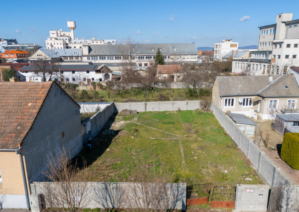 Na predaj rovinatý pozemok na výstavbu v Piešťanoch