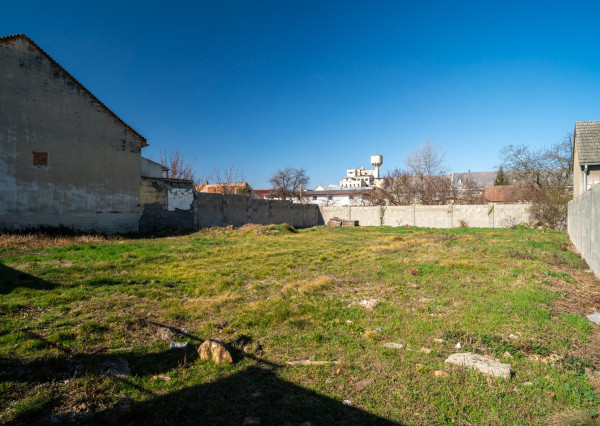 Na predaj rovinatý pozemok na výstavbu v Piešťanoch