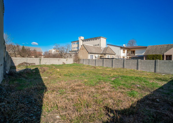 Na predaj rovinatý pozemok na výstavbu v Piešťanoch