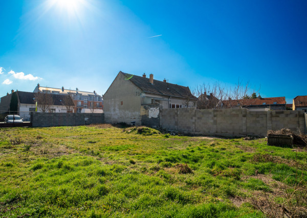 Na predaj rovinatý pozemok na výstavbu v Piešťanoch
