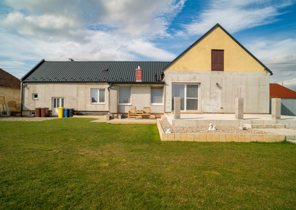 Na predaj 4-izbový rodinný dom po kompletnej rekonštrukcii v Šulekove