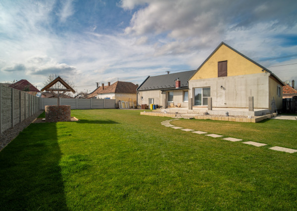 Na predaj 4-izbový rodinný dom po kompletnej rekonštrukcii v Šulekove