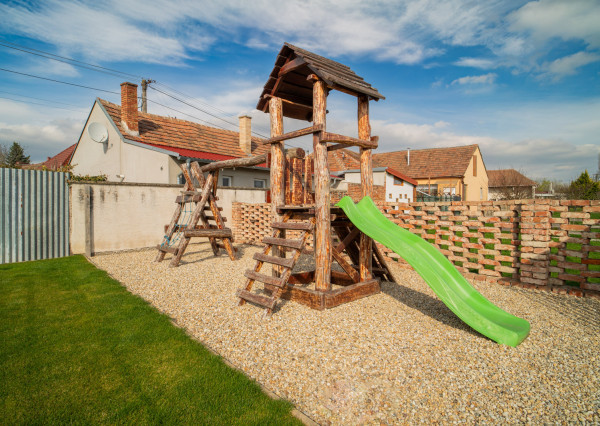 Na predaj 4-izbový rodinný dom po kompletnej rekonštrukcii v Šulekove