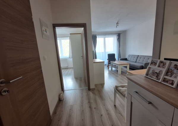 Na prenájom kompletne zariadený 2-izbový byt v Žiline