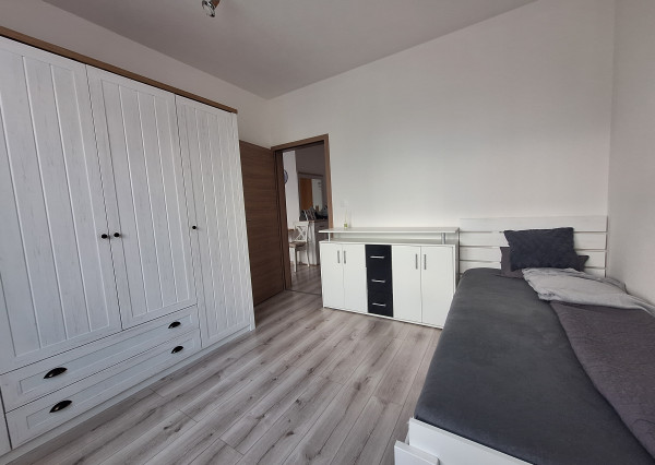 Na prenájom kompletne zariadený 2-izbový byt v Žiline