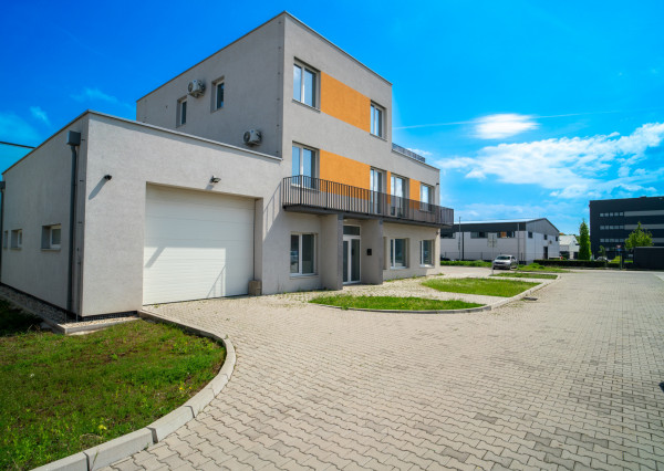 Na predaj 3-podlažná polyfunkcia na Zavarskej ulici v Trnave