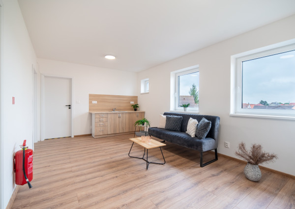 Na prenájom komerčné priestory v centre obce Veľké Leváre