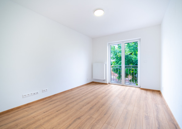 Na prenájom komerčné priestory v centre obce Veľké Leváre