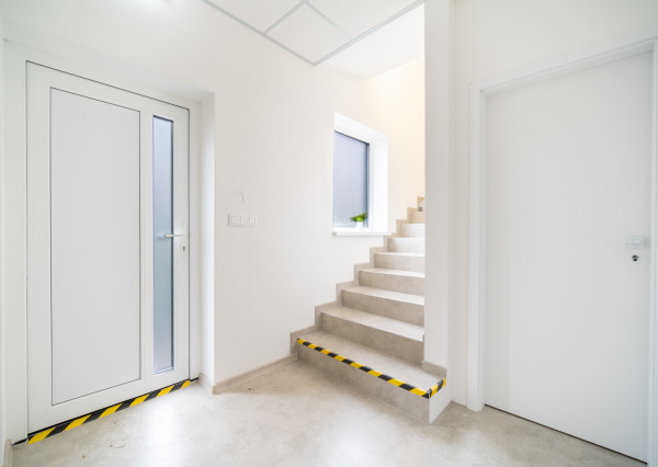 Na prenájom komerčné priestory v centre obce Veľké Leváre