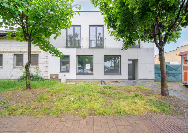 Na prenájom komerčné priestory v centre obce Veľké Leváre