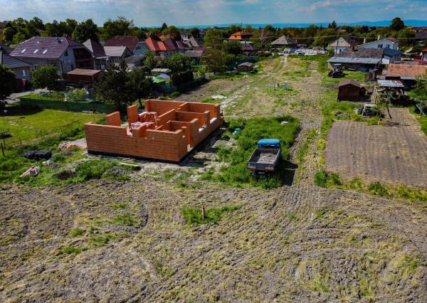 Na predaj 4-izbový dvojdom v obci Jelka, Čerešňová alej