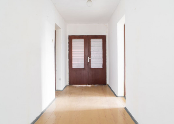 Na predaj veľký 5 – izbový rodinný dom v obci Marhaň