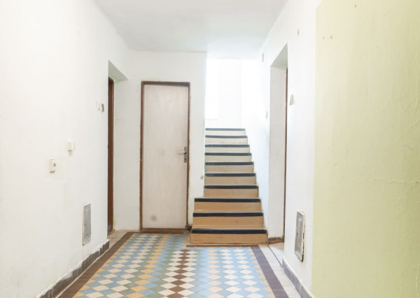 Na predaj veľký 5 – izbový rodinný dom v obci Marhaň