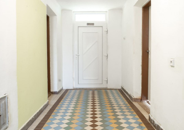 Na predaj veľký 5 – izbový rodinný dom v obci Marhaň