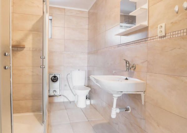 Na predaj veľký 5 – izbový rodinný dom v obci Marhaň