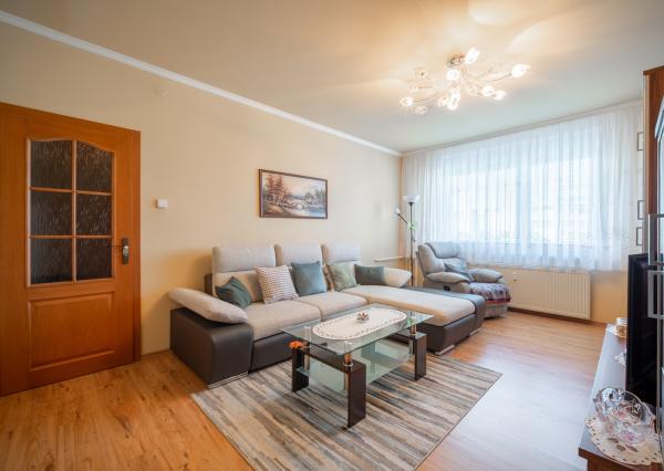 REZERVOVANÉ - Na predaj priestranný 2-izbový byt v Bratislave