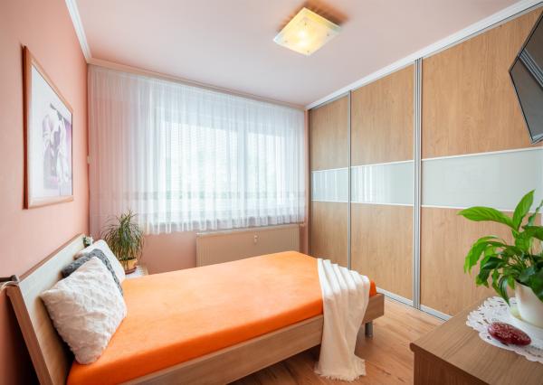 REZERVOVANÉ - Na predaj priestranný 2-izbový byt v Bratislave