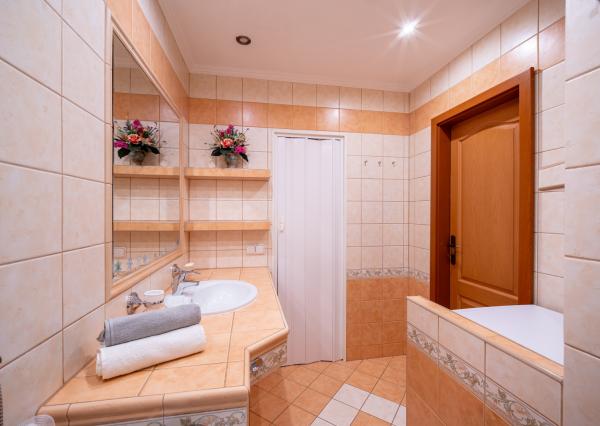 REZERVOVANÉ - Na predaj priestranný 2-izbový byt v Bratislave