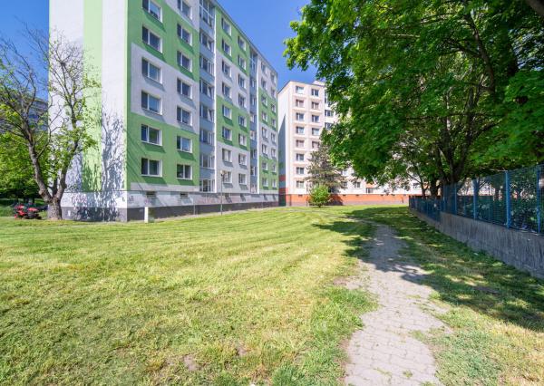 REZERVOVANÉ - Na predaj priestranný 2-izbový byt v Bratislave